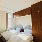 Hyde Park 3 Bedroom Flat
