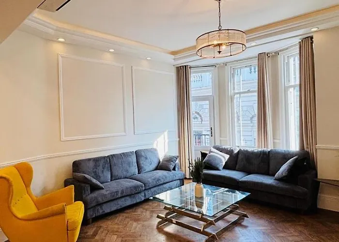 Hyde Park 3 Bedroom Flat