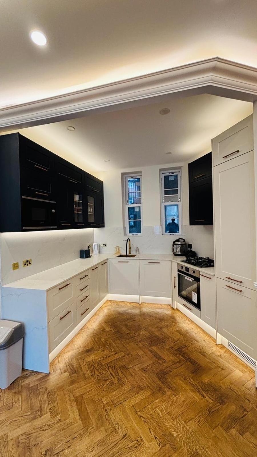 Hyde Park 3 Bedroom Flat *