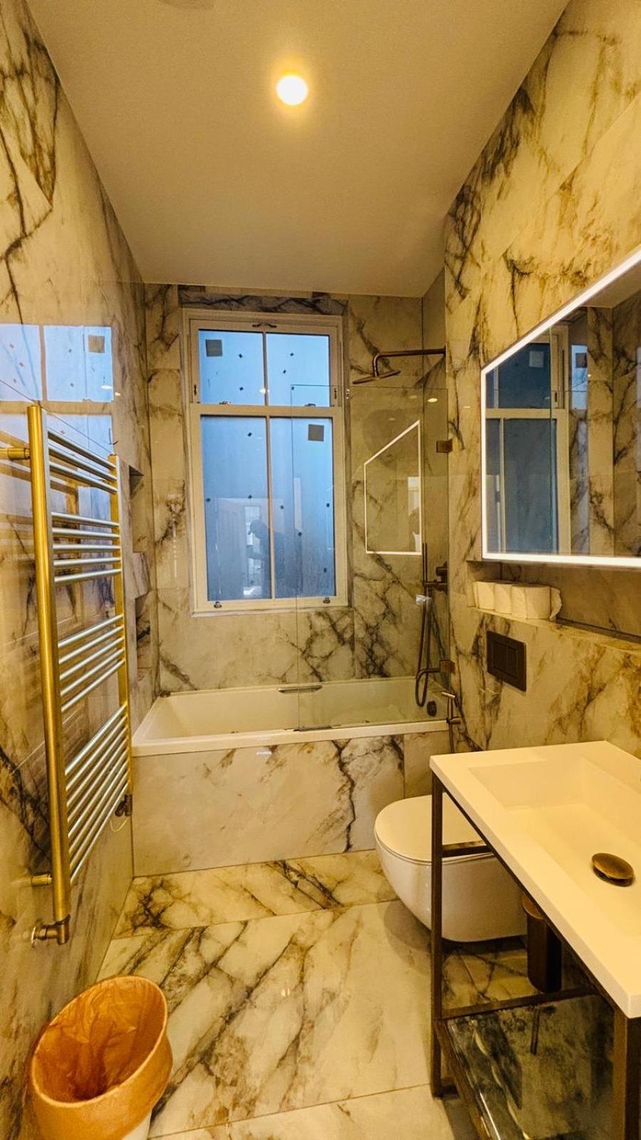 Hyde Park 3 Bedroom Flat Appartamento *
